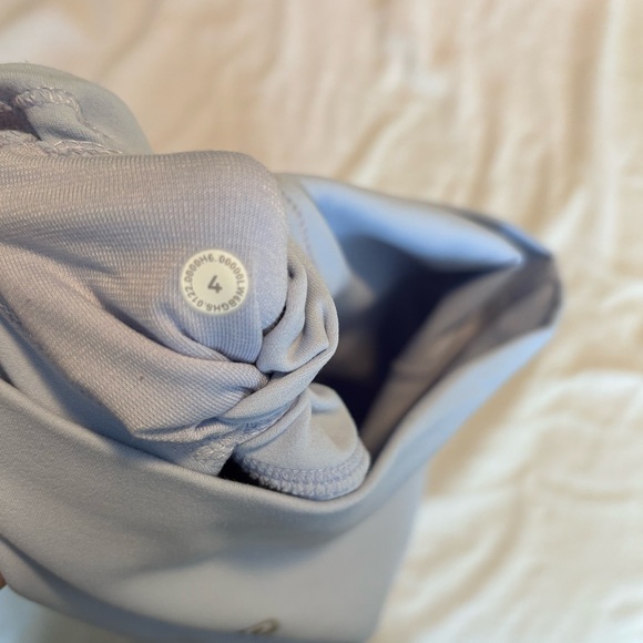 Lululemon Align Biker Shorts Pastel Blue - Picture 4 of 4